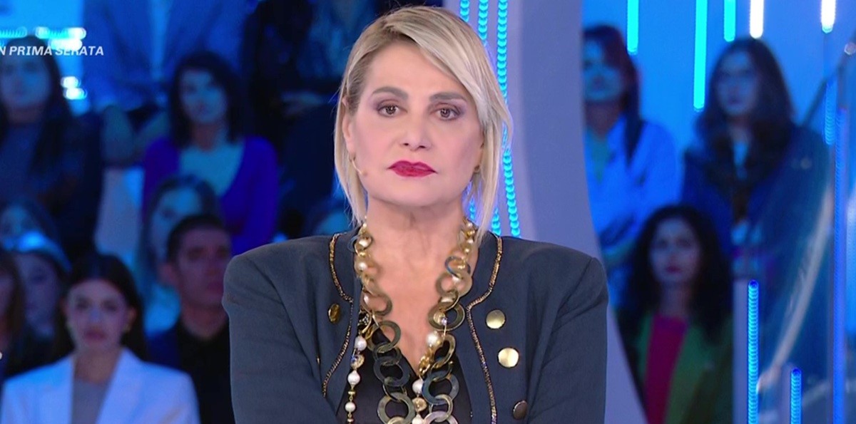 Grande Fratello, due serate di fuoco: la Ventura tiene a bada una Casa ormai spaccata