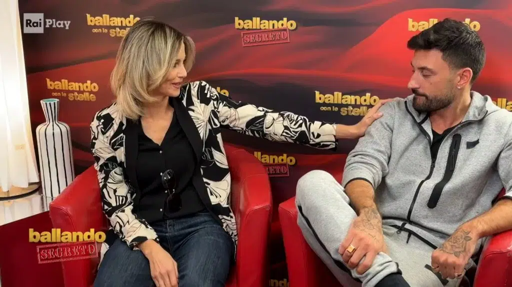 Ballando con le Stelle, paura per Giovanni Pernice: spalla uscita durante l’esibizione Ballando con le Stelle, paura per Giovanni Pernice: spalla uscita durante l’esibizione