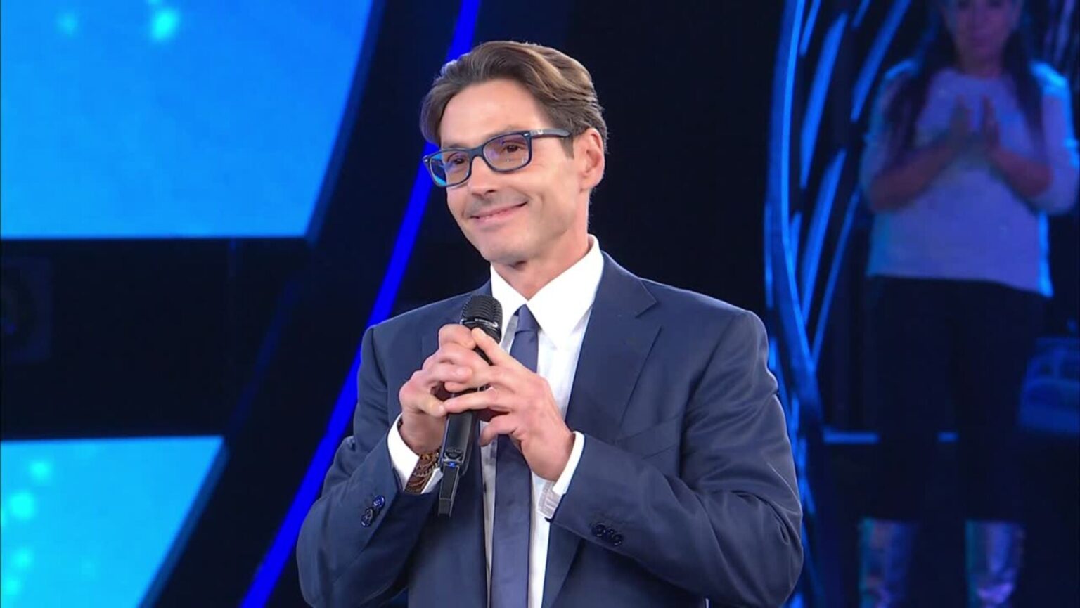 canale 5 accelera rai1 resta ferma partenza in solitaria per caduta libera e milionario