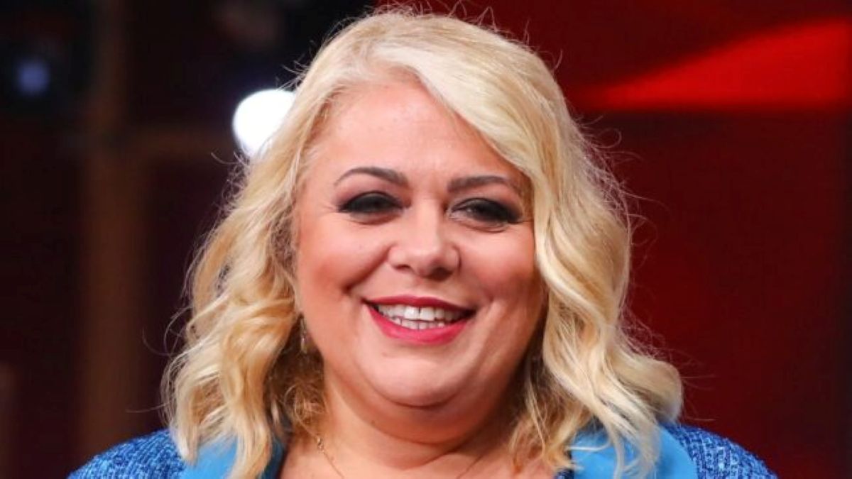 Rossella Erra nella bufera: “video rubati” dal backstage di Ballando con le Stelle finiti a La Volta Buona Rossella Erra nella bufera: “video rubati” dal backstage di Ballando con le Stelle finiti a La Volta Buona