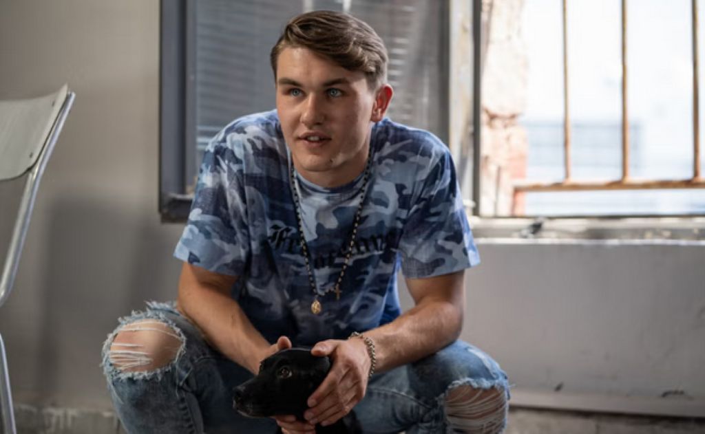 artem tkachuk nuovo episodio pericoloso lancia un ferro contro un8217auto da Tivvusia.com artem tkachuk nuovo episodio pericoloso lancia un ferro contro un8217auto