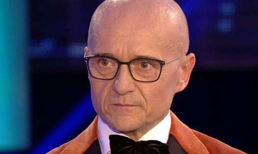 signorini contro i social maxi risarcimento se falsissimo non viene bloccato da Tivvusia.com signorini contro i social maxi risarcimento se falsissimo non viene bloccato