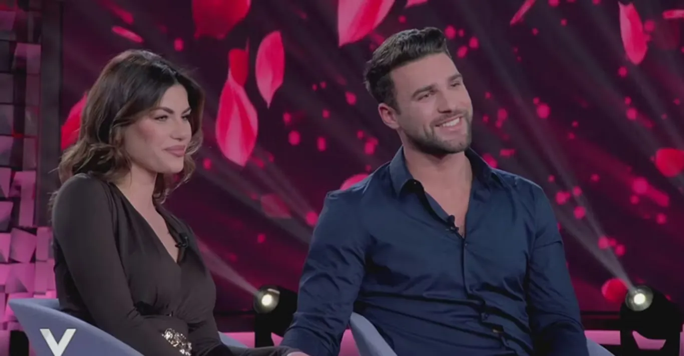 Verissimo: Flavio e Nicole parlano della vita lontano da Uomini e Donne Verissimo: Flavio e Nicole parlano della vita lontano da Uomini e Donne