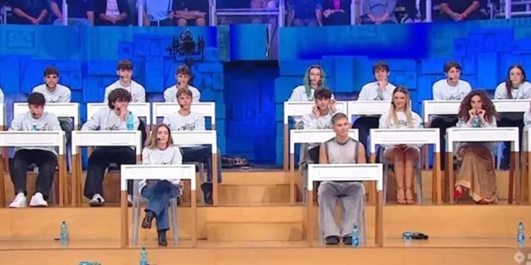 Amici 25, esclusioni shock nella puntata dell’8 febbraio: il web insorge contro le scelte dei professori
