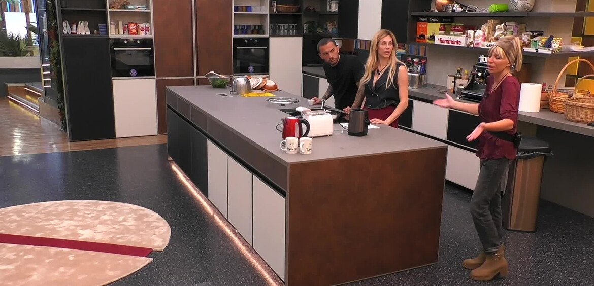 GF Vip, tensione in cucina: scontro tra Paola Caruso e Alessandra Mussolini