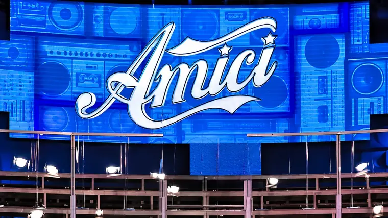amici 26 bufera nella scuola cantante sospeso per presunti plagi da Tivvusia.it amici 26 bufera nella scuola cantante sospeso per presunti plagi